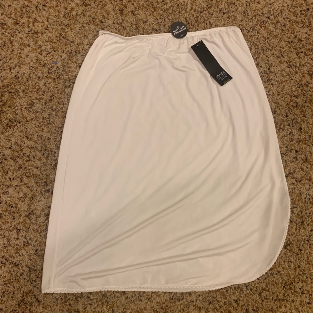 Jones New York Half Slip Womens Medium White Microfiber Anti Cling Signature